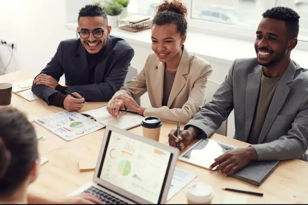 Sitting people at the table, the best freelance digital marketing analyst in calicut